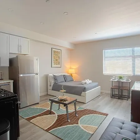 Lovely Studio W Full Kitchen In Heart Of San Diego